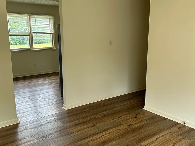 300 E Brown St — Photo 7