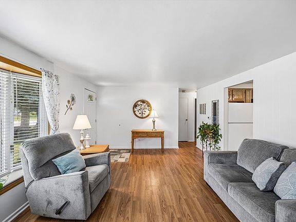 3rd image of 4571 W 88th St