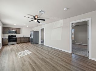 113C Thomas St, Rogers, TX 76569