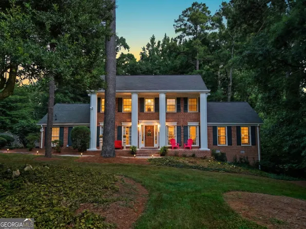 2059 Mountain Creek Dr, Stone Mountain, GA 30087