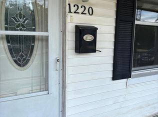 1220 W 9th St, Chester, PA 19013
