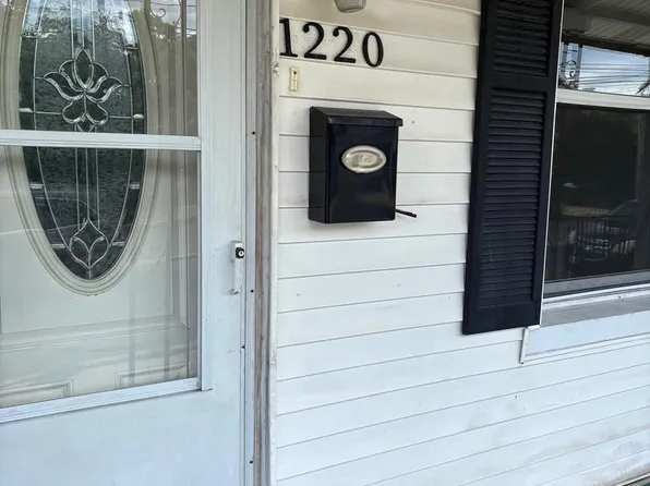 1220 W 9th St, Chester, PA 19013