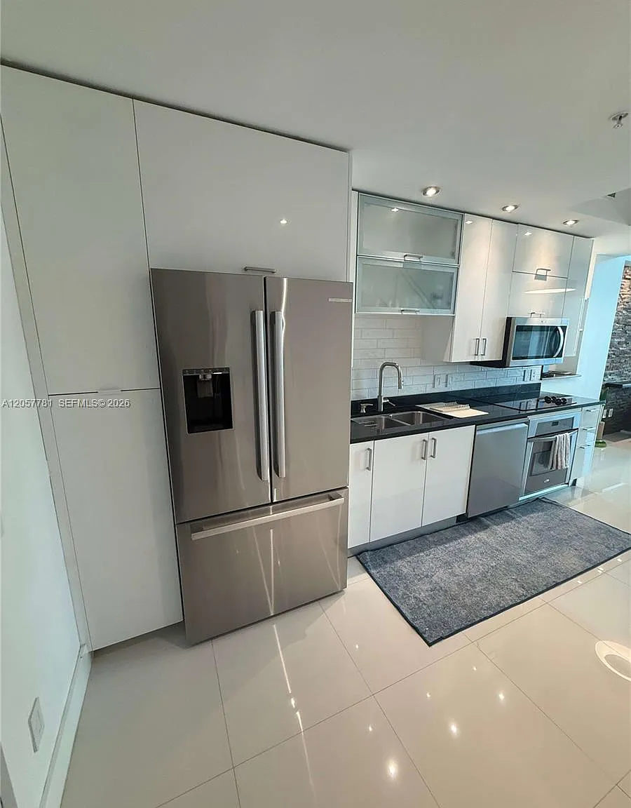 Infinity At Brickell Cond — Photo 3