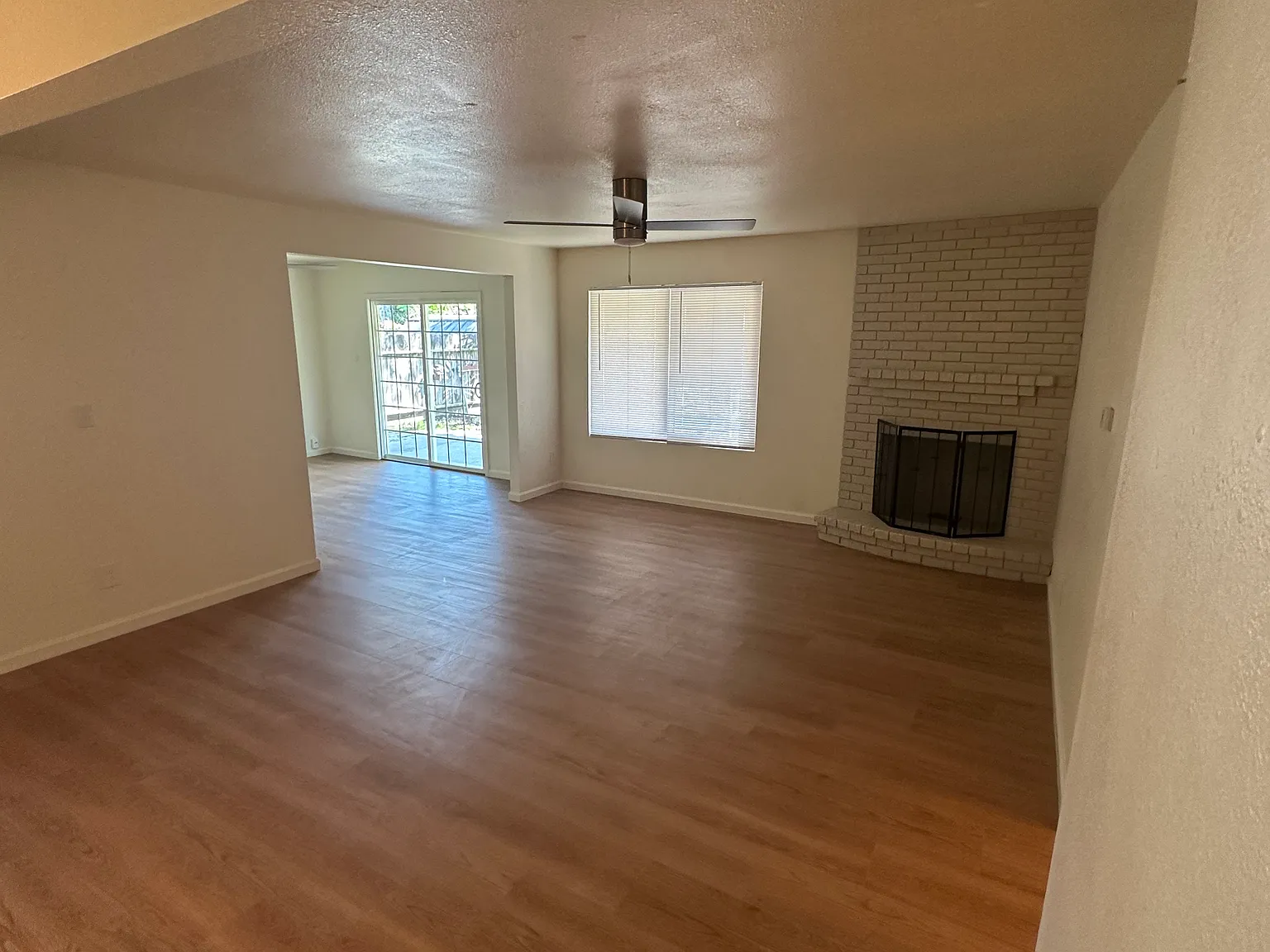 3 bed, 1338 sqft, $2,400 — Photo 3