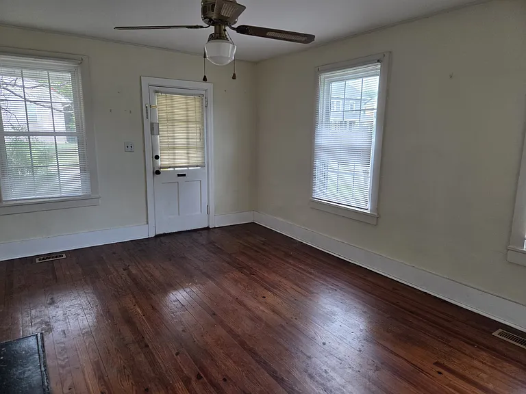 2501 Hubbard St — Photo 15