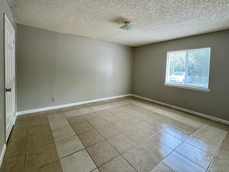 Cedar Creek Apartments — Photo 8