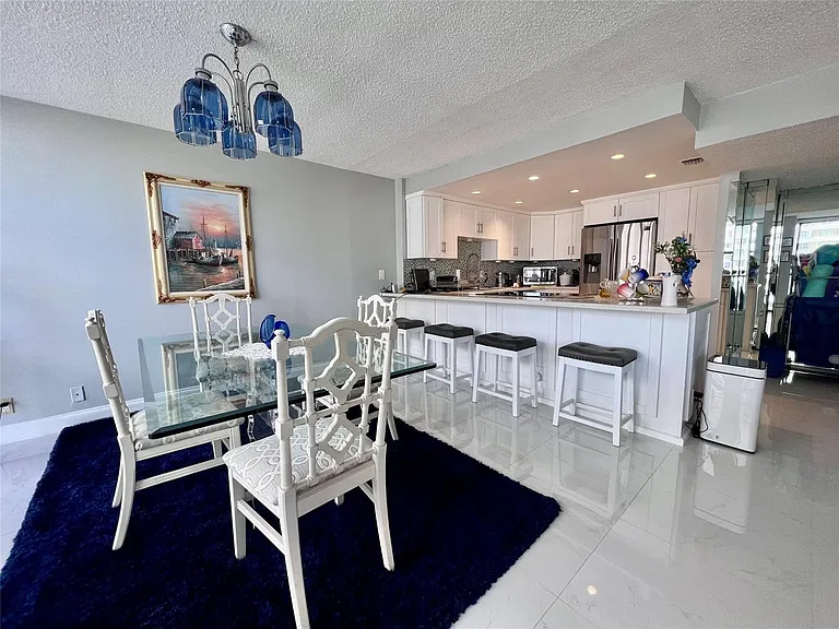 2049 S Ocean Dr — Photo 9