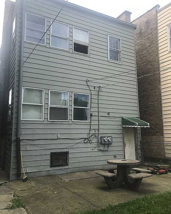 2nd image of 2522 W Walton St