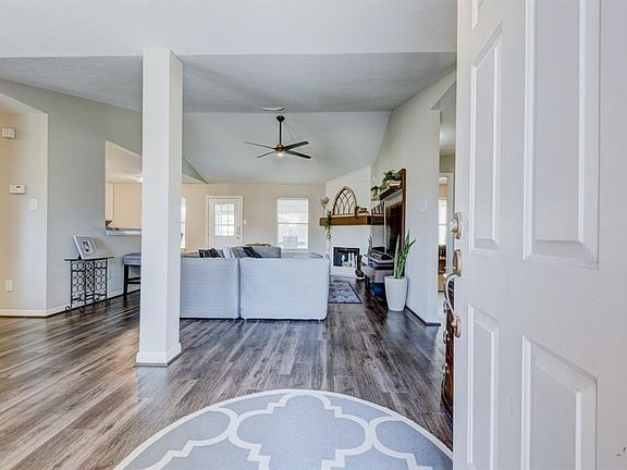 4th image of 13026 Valleywood Cir