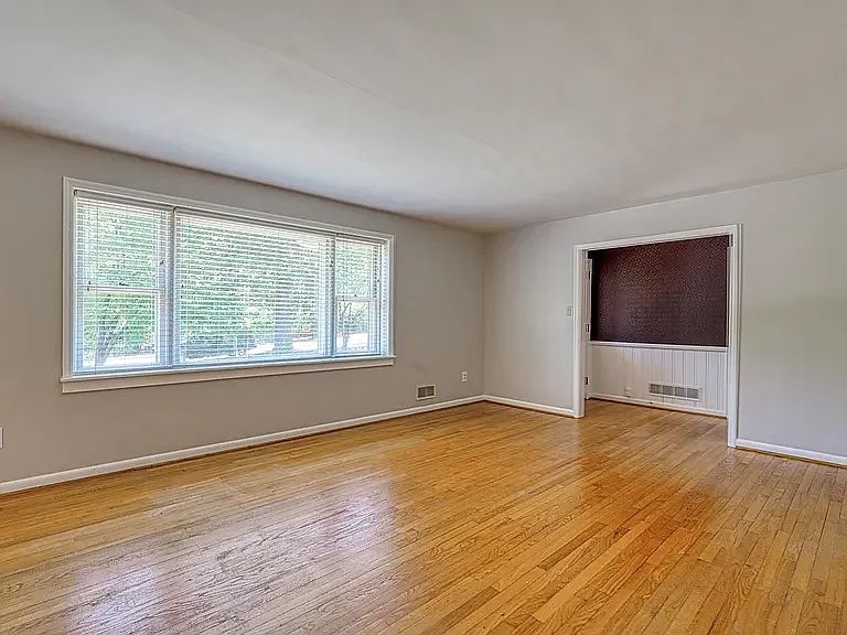 137 Henson St — Photo 4