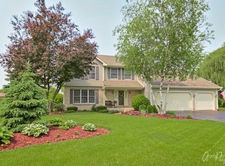 6011 Cameron Ct, Crystal Lake, IL 60014