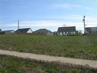 3rd image of 125 Janice Dr