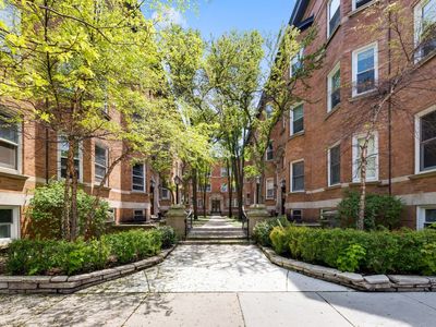629 W Barry Ave APT 2E, Chicago, IL, 60657