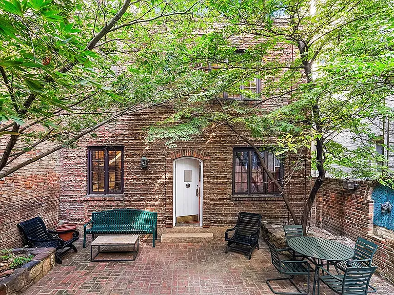 61 Perry St #CARRIAGE — Photo 14