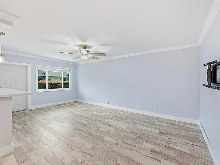 2110 NE 42nd St #2B — Photo 7