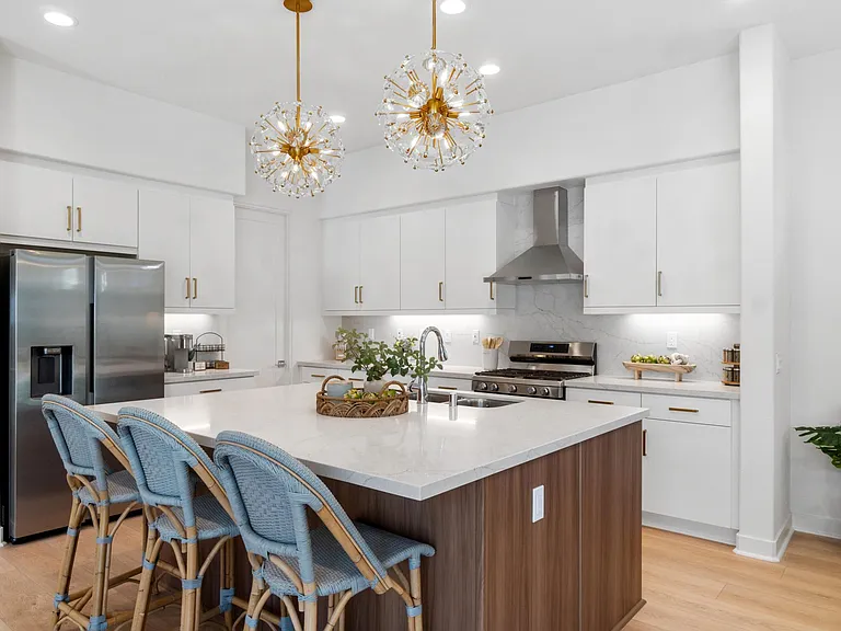 This fully equipped kitchen features everything you need. Just bring your favorite recipes.