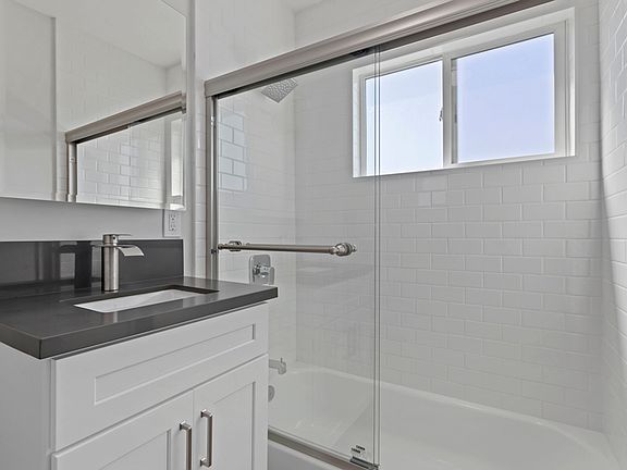 5th image of 6858 De Longpre Ave APT 5