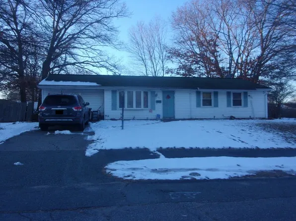 196 Southfield Dr, Brockton, MA 02302