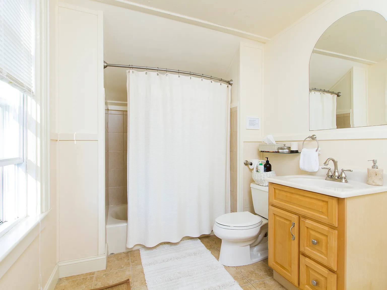 2 bed, 800 sqft, $3,000 — Photo 3