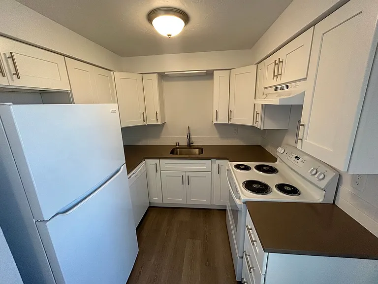 Greenwood Apartments — Photo 38