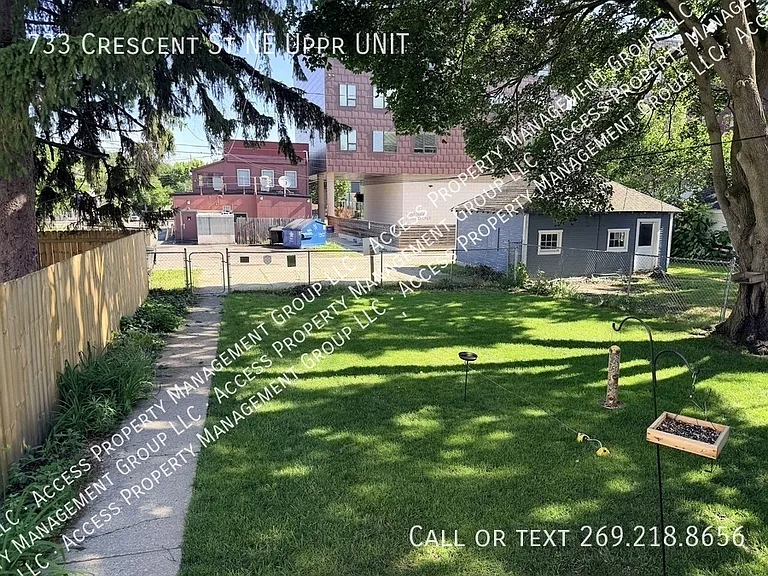 733 Crescent St NE — Photo 21
