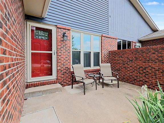 4th image of 1824 S Longford Ct