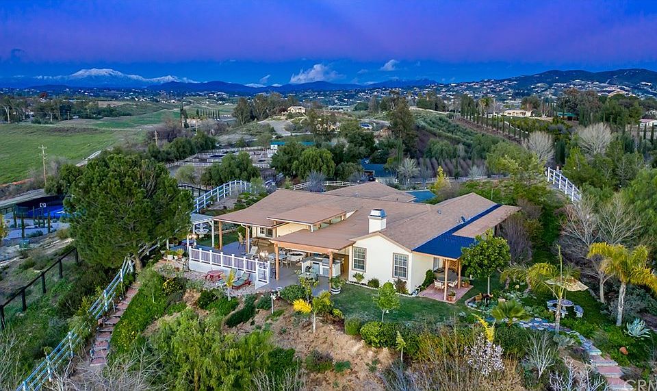 1st image of 35410 Calle Chico