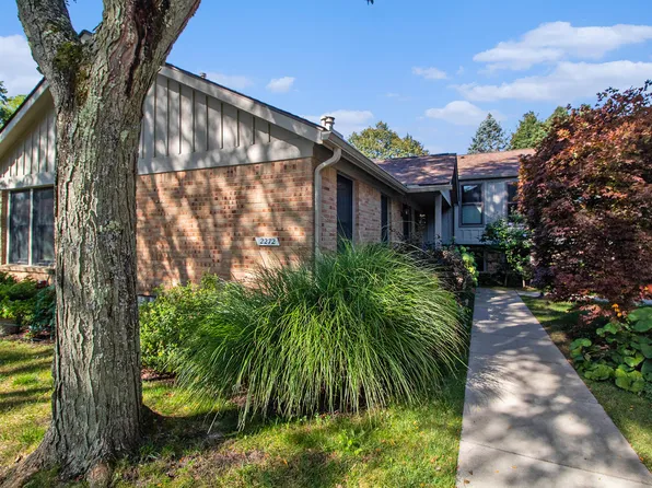 2272 Rivenoak Ct, Ann Arbor, MI 48103