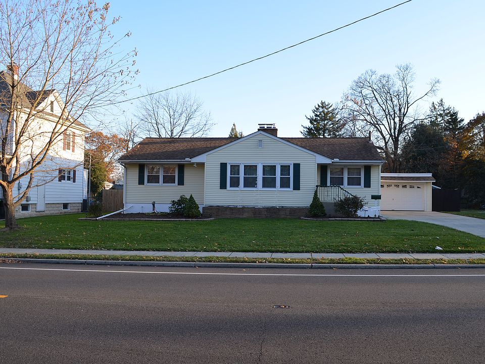 2nd image of 327 E Holly Ave
