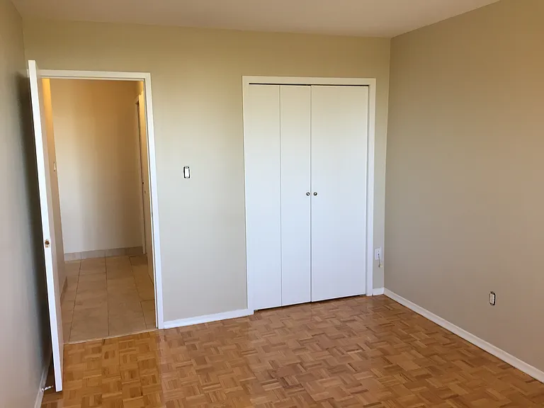 150 Paisley Blvd W — Photo 20