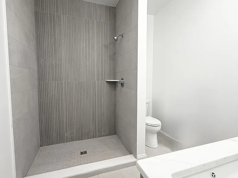 905 Oakridge Dr #905 — Photo 8