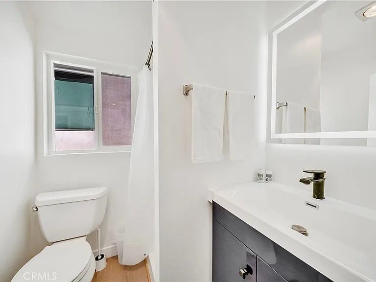 920 W Balboa Blvd — Photo 25