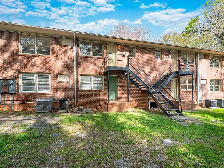 705 Ravenel St #C — Photo 2