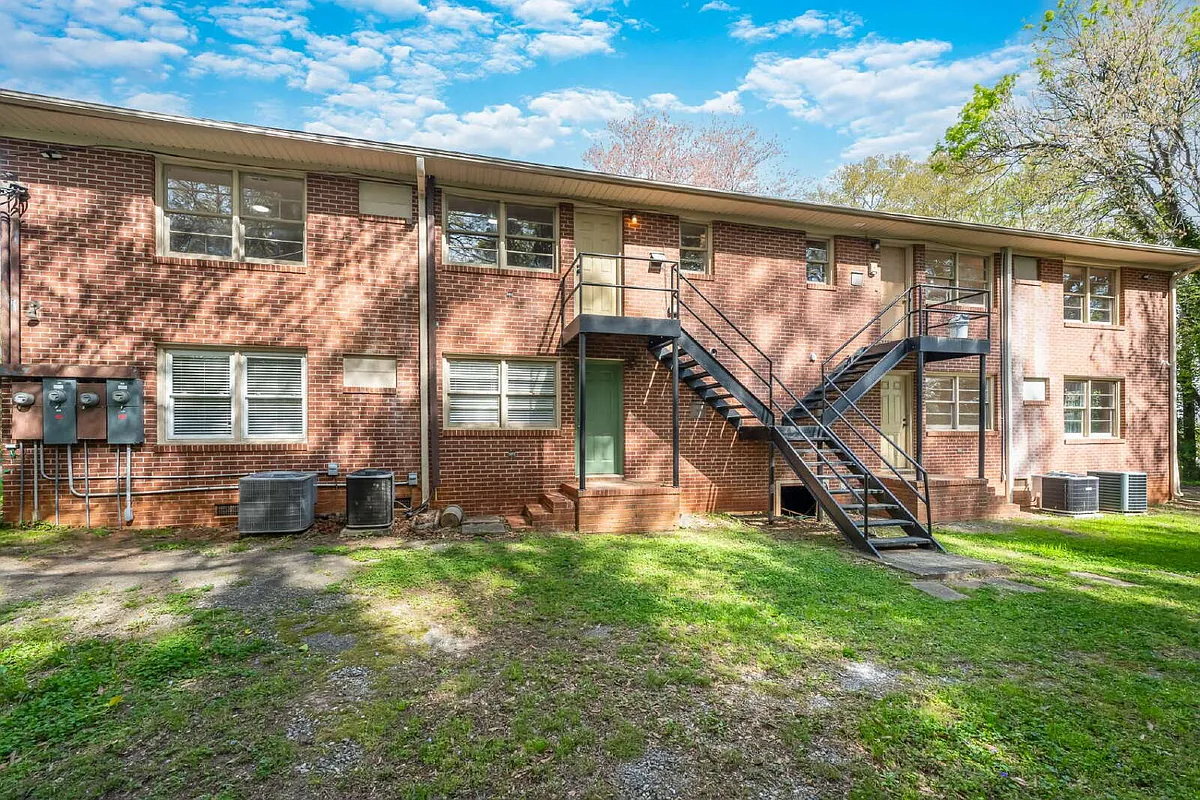 Building Photo - 705 Ravenel St #C
