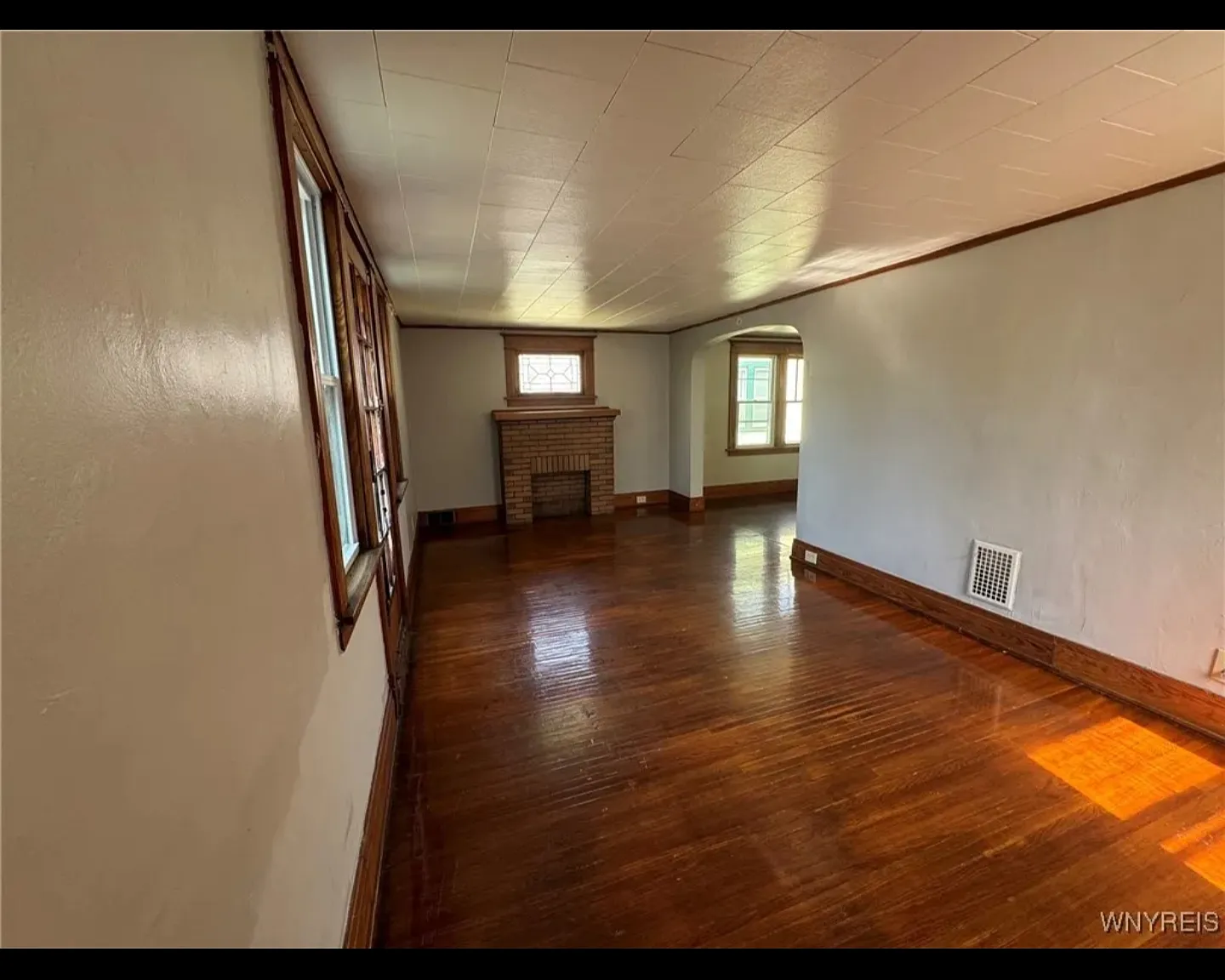 2 bed, 1031 sqft, $1,100 — Photo 2