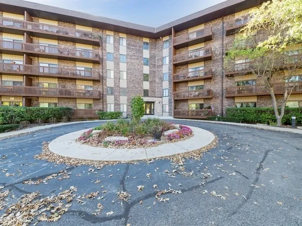 120 Lakeview Dr APT 122, Bloomingdale, IL 60108