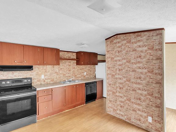 5th image of 145 Shaw Ridge Dr