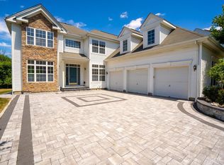 19 Birch Dr, Plainsboro, NJ 08536