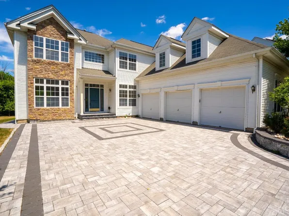 19 Birch Dr, Plainsboro, NJ 08536