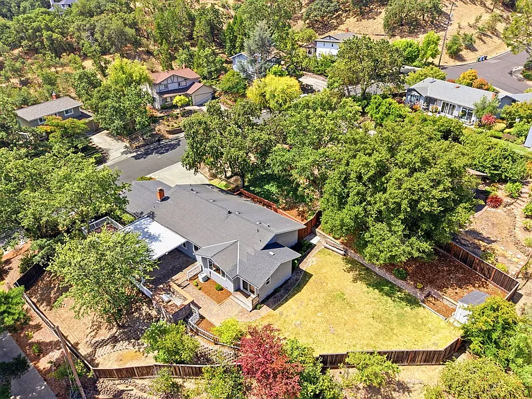 930 Sousa Dr — Photo 29