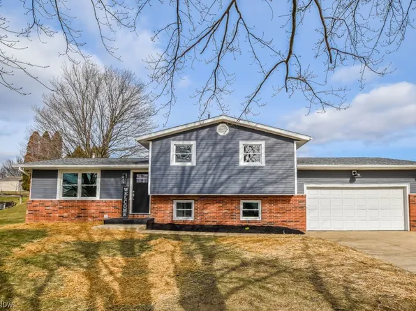 967 Andrews St NW, Hartville, OH 44632