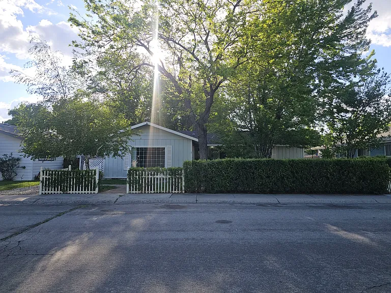 2109 Kansas St — Photo 1