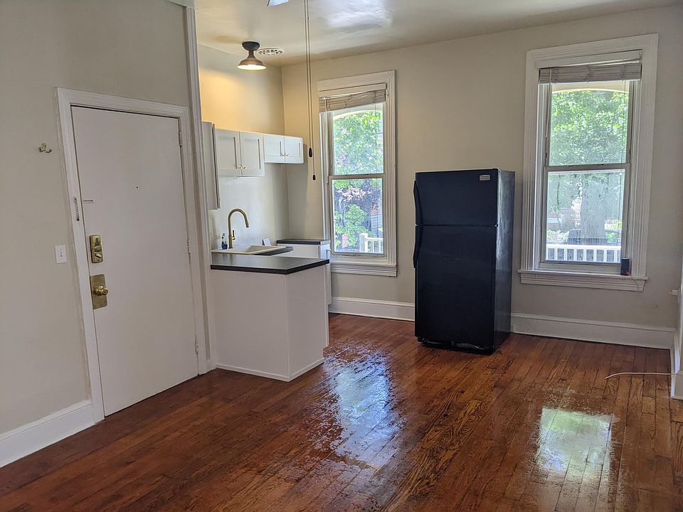 1st image of 918 N Madison St APT 1