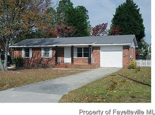 5948 Lexington Dr, Hope Mills, NC 28348