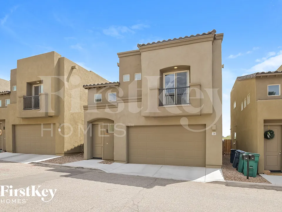 220 E Imperial Ct