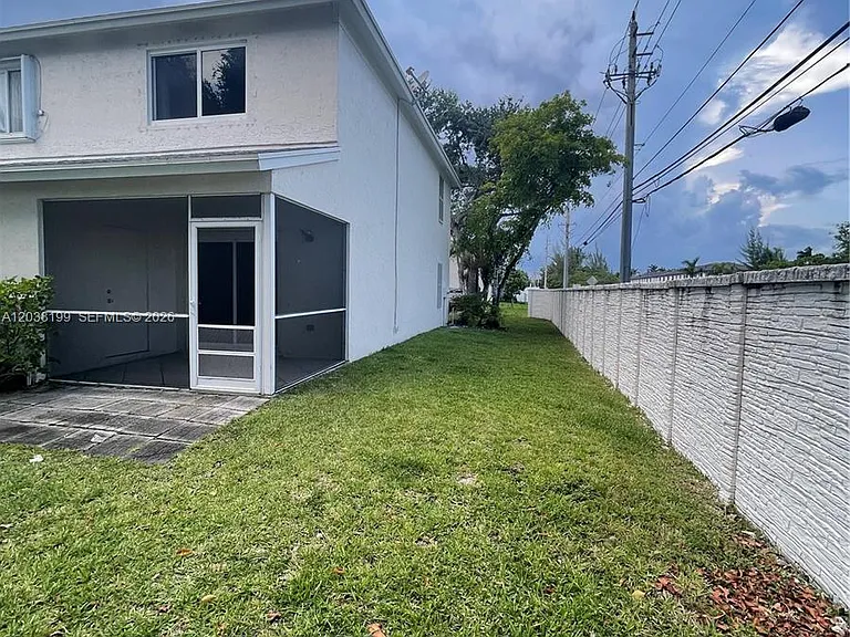 3100 SW 50th St — Photo 15