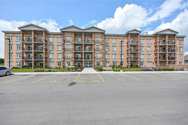 2 Colonial Dr