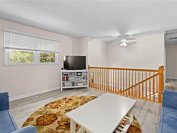 3rd image of 3673 Pine Ridge Dr