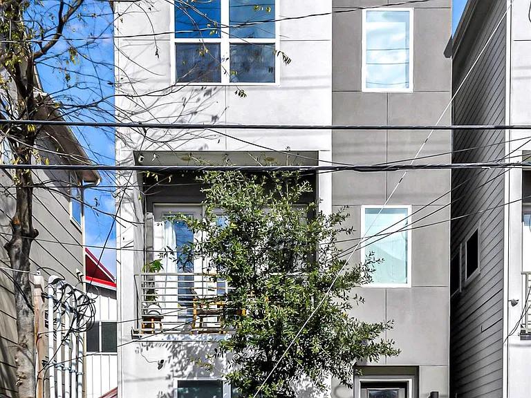 3105 Gillespie St — Photo 1