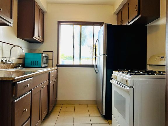 3rd image of 2021 Cloverfield Blvd #6